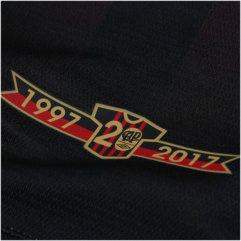 LCamisa do Atlético-PR I 2017 nº 10 Umbro - Listras Preta e Vermelha
